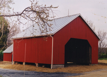 Kingsley Corncrib, before timber frame restoration. Side bays were corncribs, note open door at right.