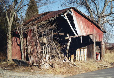 Kingsley Corncrib, before timber frame restoration. Side bays were corncribs, note open door at right.